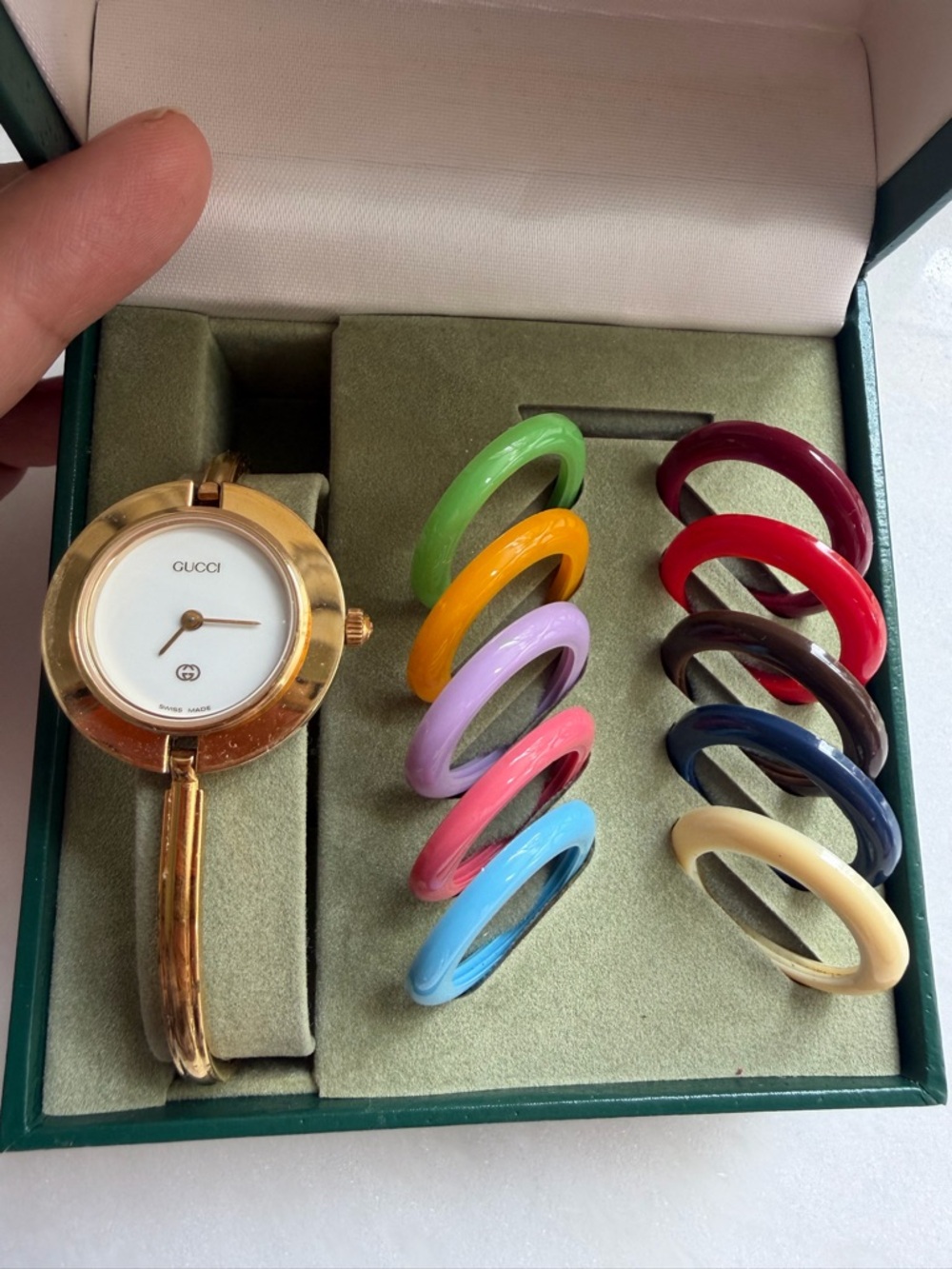 VIRAL🔥GUCCI watch interchangeable bezel circle bracelet watch gold tone Gucci - Picture 17 of 17